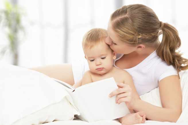 Leer cuentos a bebes favorece el desarrollo infantil