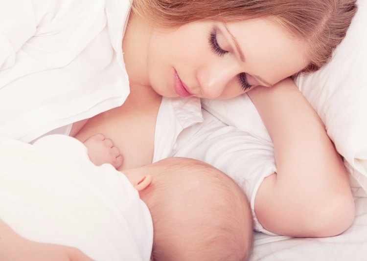 Que significa amamantar a un bebe